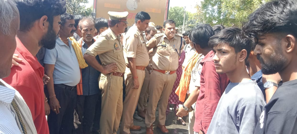 A girl died after being hit by a trolley; angry villagers blocked the road; the SDM pacified the people, and the police seized the vehicle.