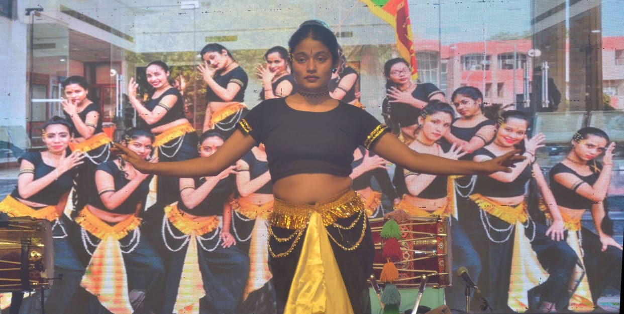 The colours of culture are reflected in the colourful evening of Sindhiyat