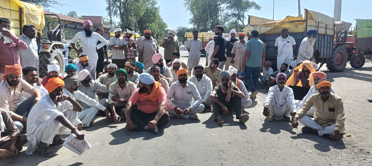 protest in anaj mandi
