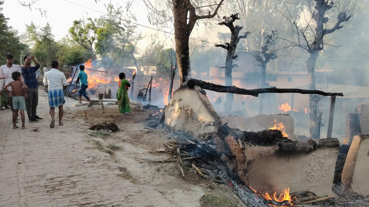 22 houses burned in the fire, an old man was scorched, seven goats died.