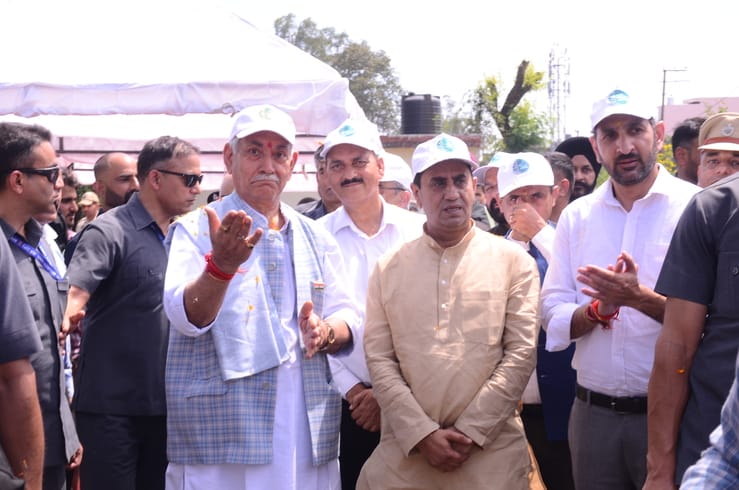 कठुआ में नशा के खिलाफ अभियान के तहत पदयात्रा में पहुंचे उपराज्यपाल मनोज सिन्हासंवाद