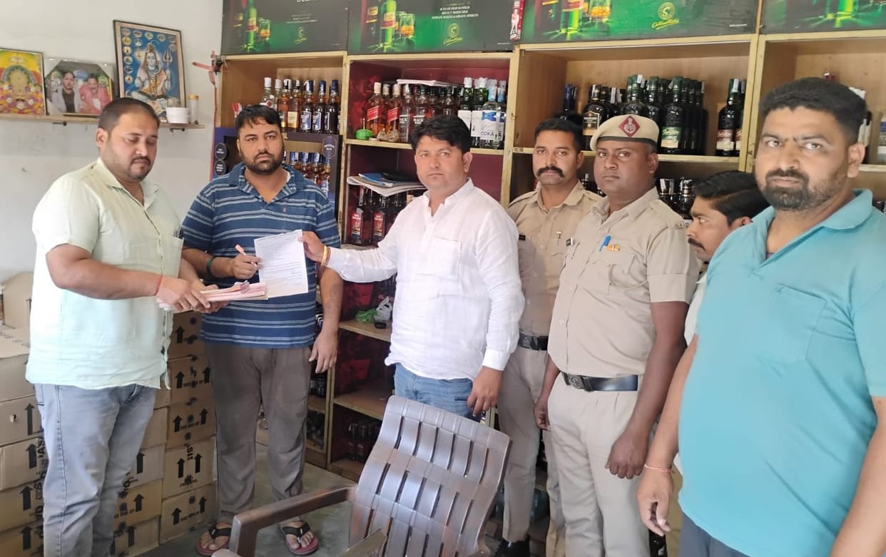 Six shopkeepers were fined for dumping garbage in the open.