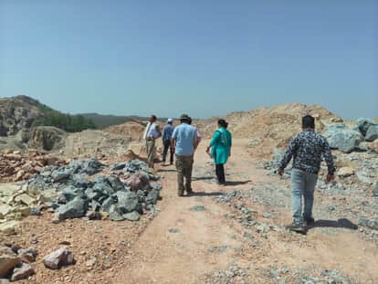Tikamgarh News: Illegal mining allegations at Kari mine, administration acts after issue raised in Assembly