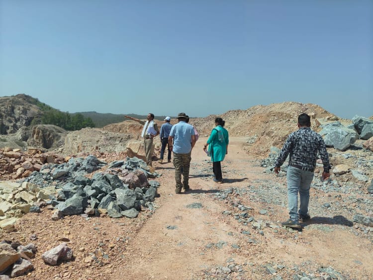 Tikamgarh News: कारी खदान में अवैध खनन के आरोप, विधानसभा में मामला उठने के बाद हरकत में आया प्रशासन