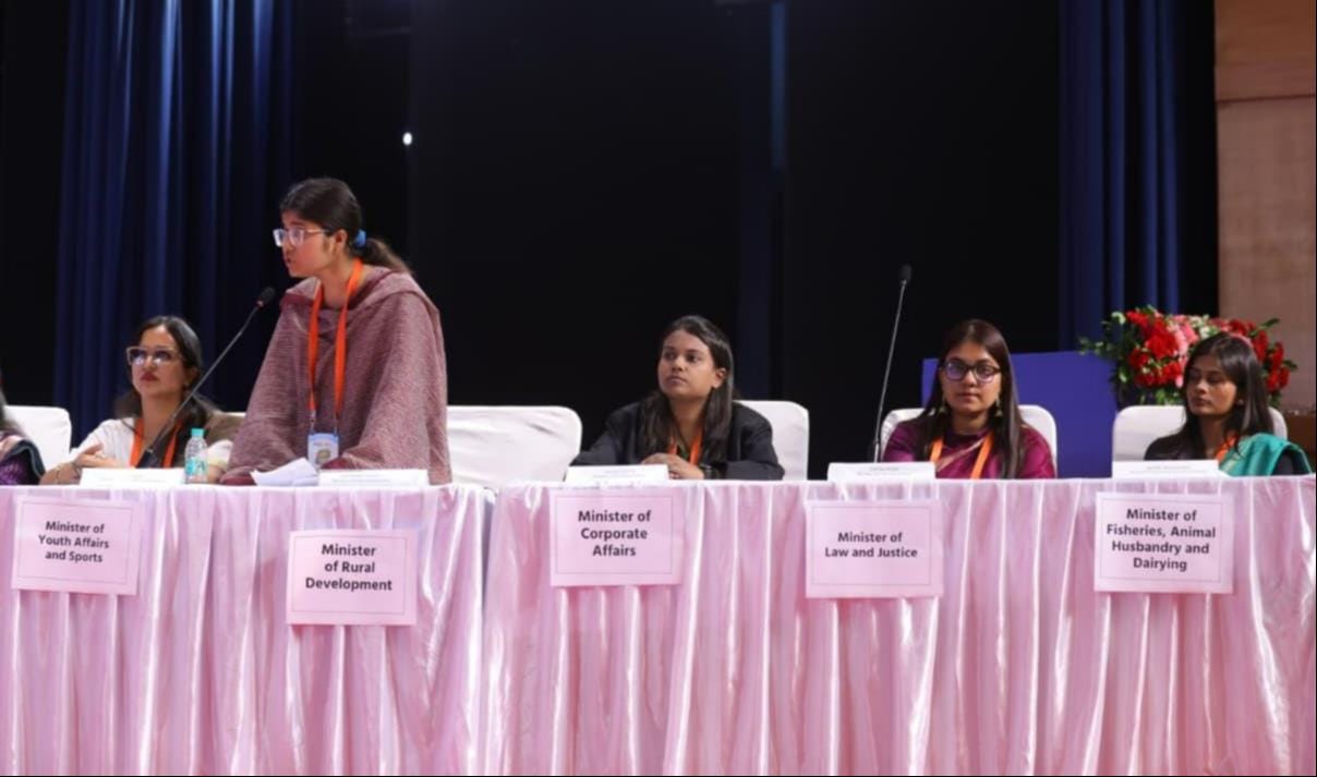 Shivangi represented Shravasti in the Nari Shakti Youth Parliament.