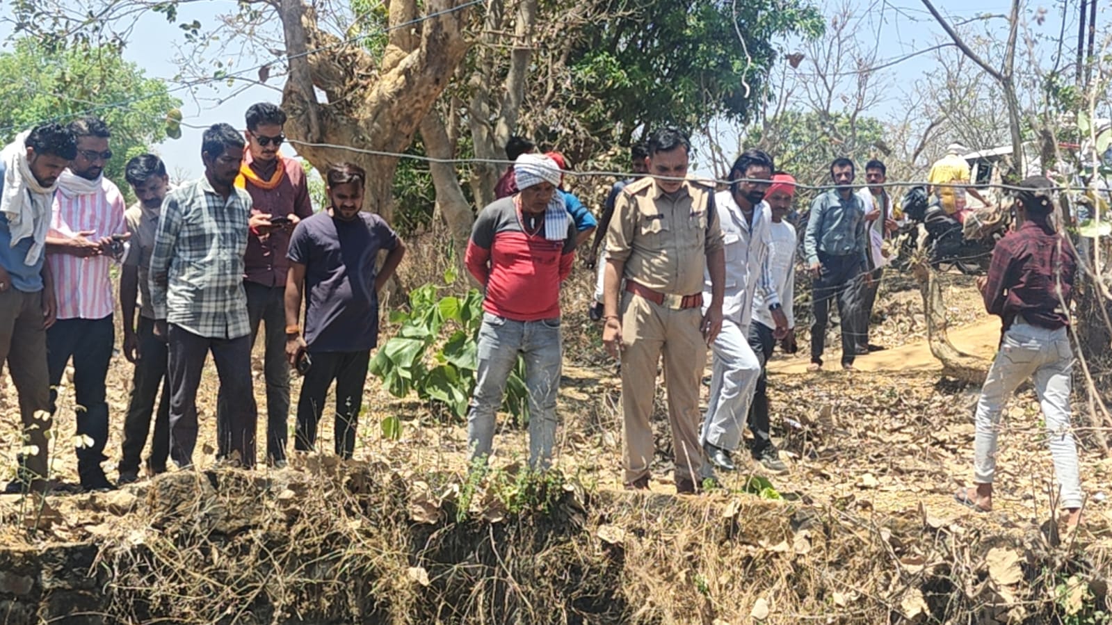मौके पर मौजूद पुलिस