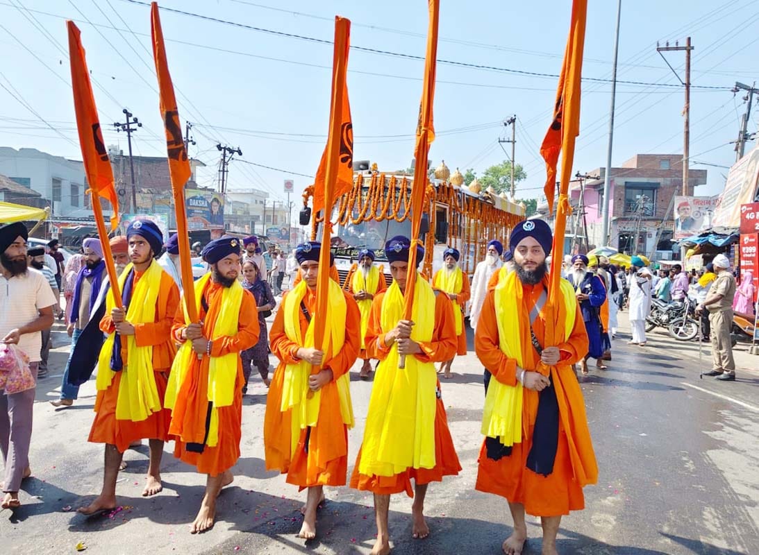 The Ragi Jatha performed Kirtan, leaving the congregation spiritually uplifted.
