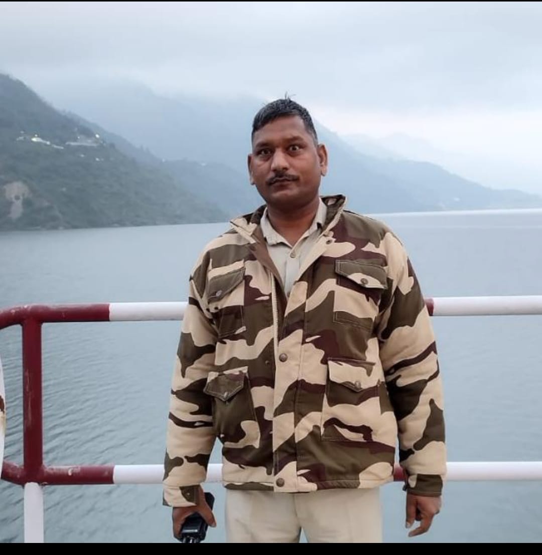 Body of CISF personnel, who returned from duty at night, found hanging in his room.