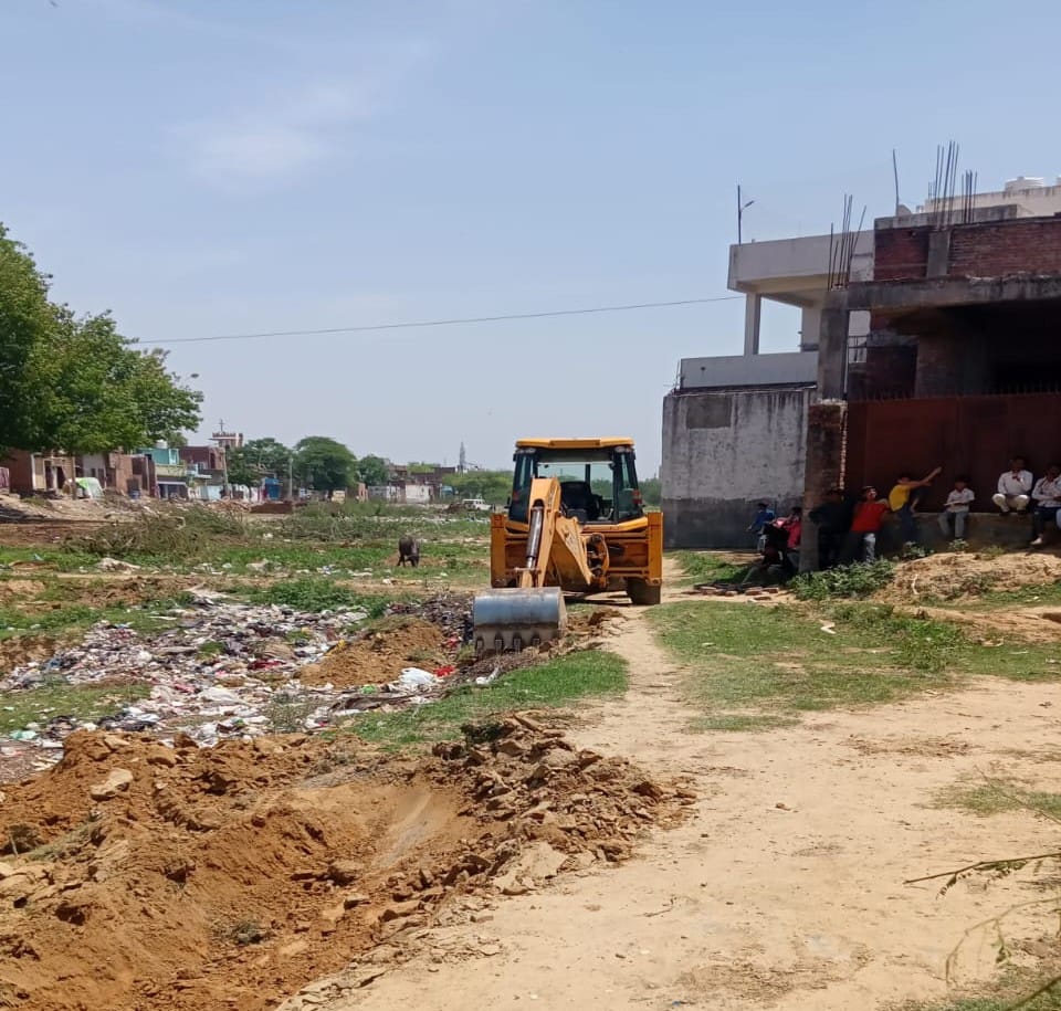8 bighas of AMU land freed from encroachment, illegal constructions removed with JCB
