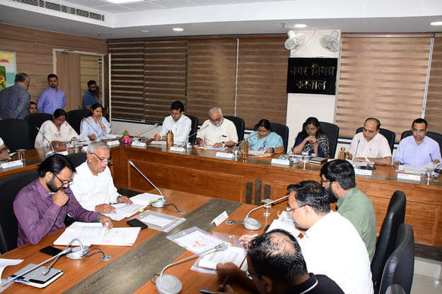The corporation will increase its income by collecting taxes and auctioning shops, and will increase expenditure on development.