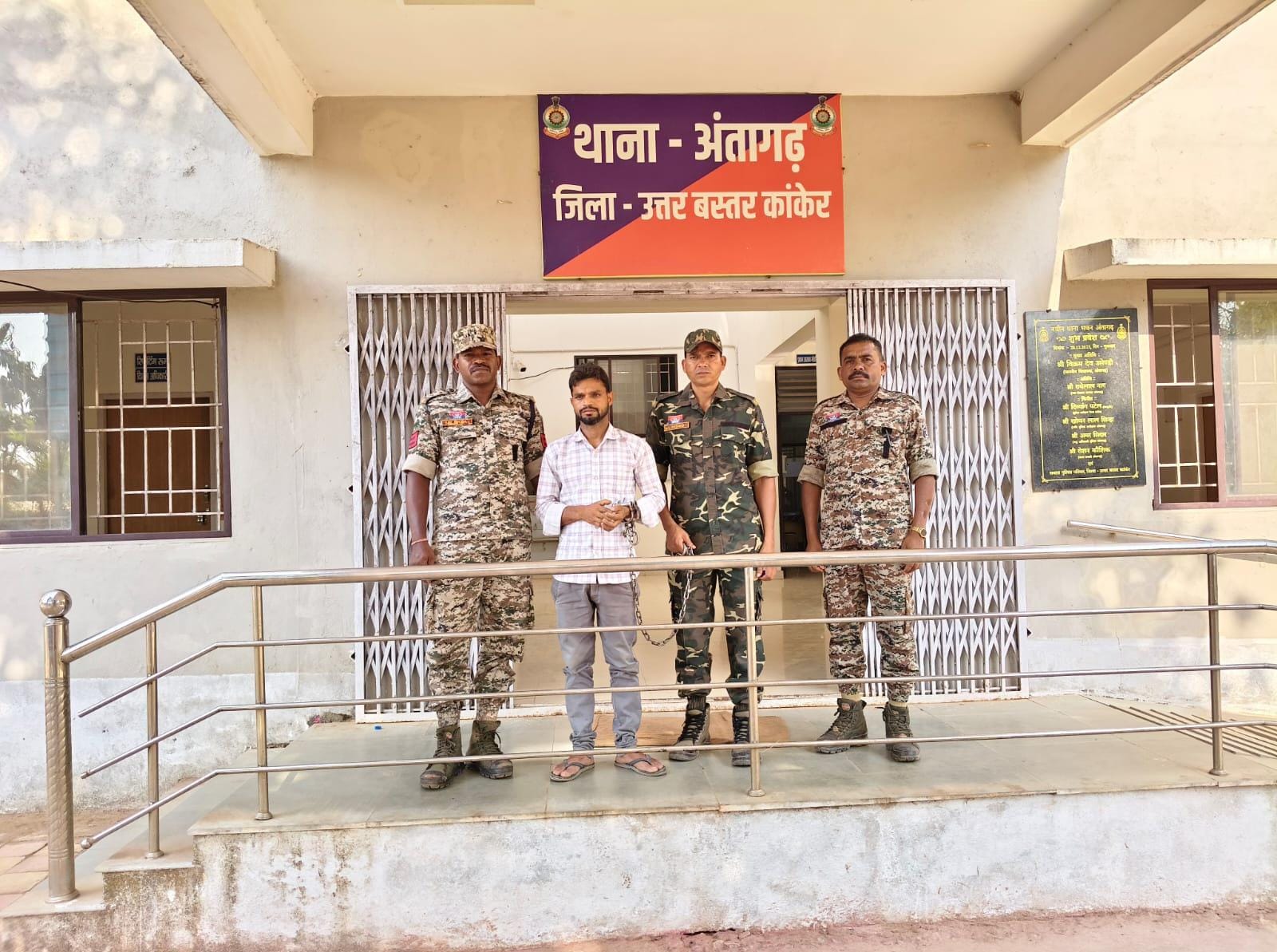 पुलिस की गिरफ्त में आरोपी