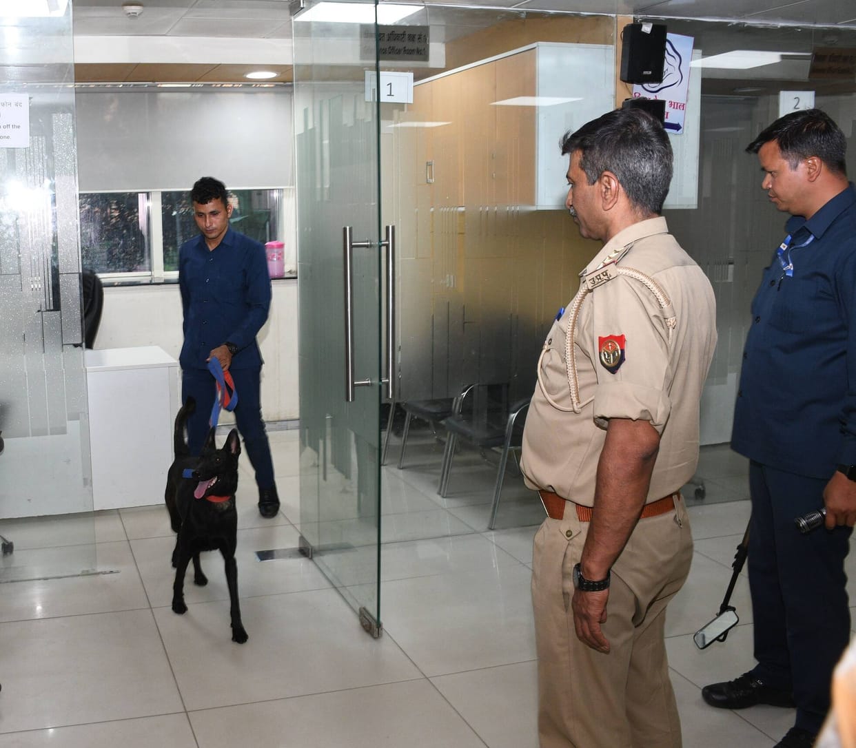 Threat to blow up passport office with a cylinder filled with cyanide
