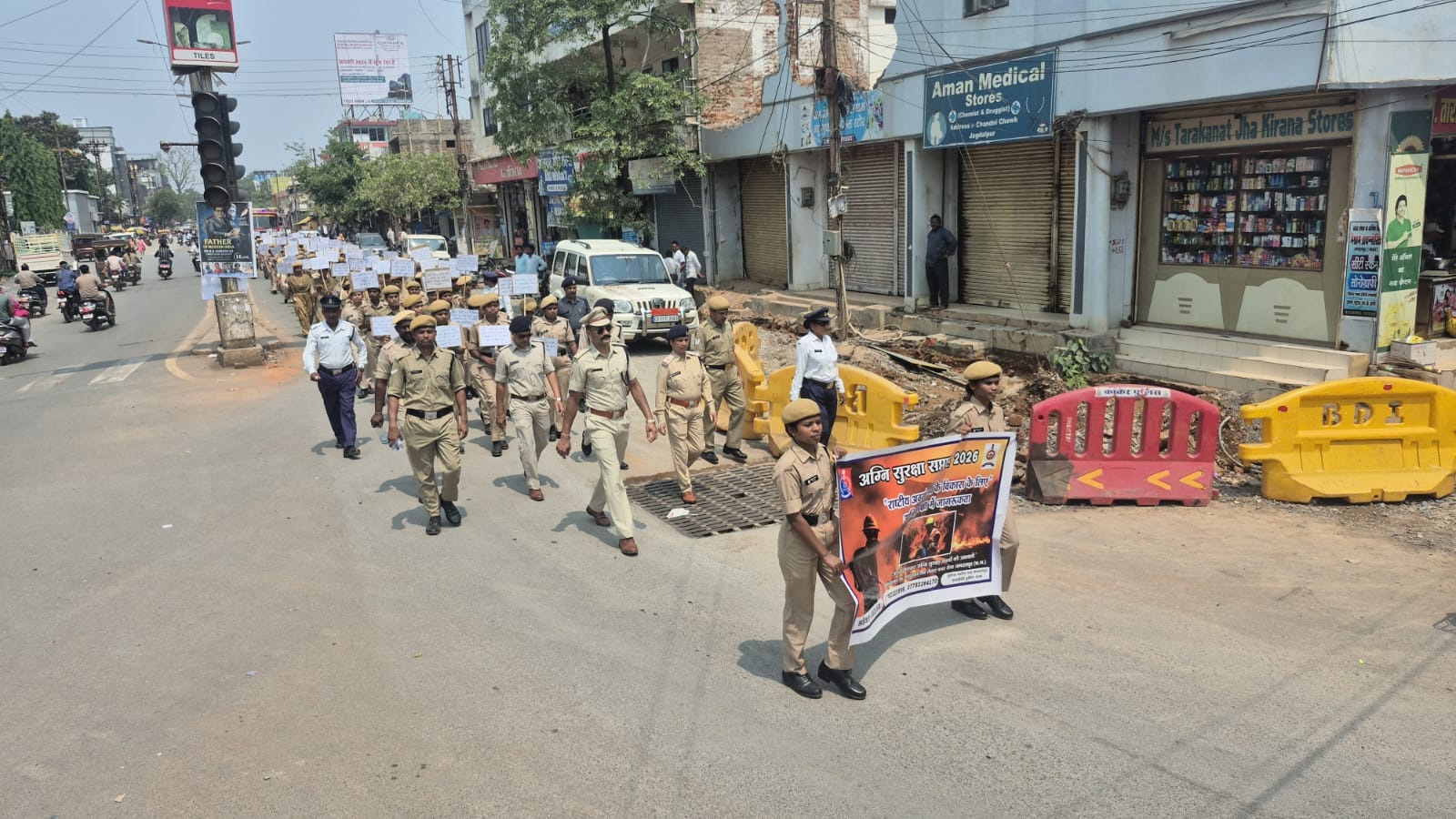 रैली निकालते नगर सेना के जवान