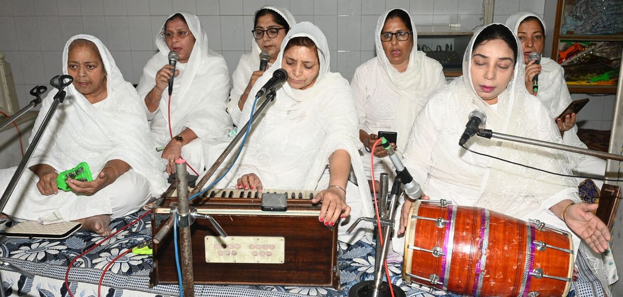 Sikh Community Celebrates Khalsa Sajna Divas; Shabad Kirtan Held in Gurdwaras