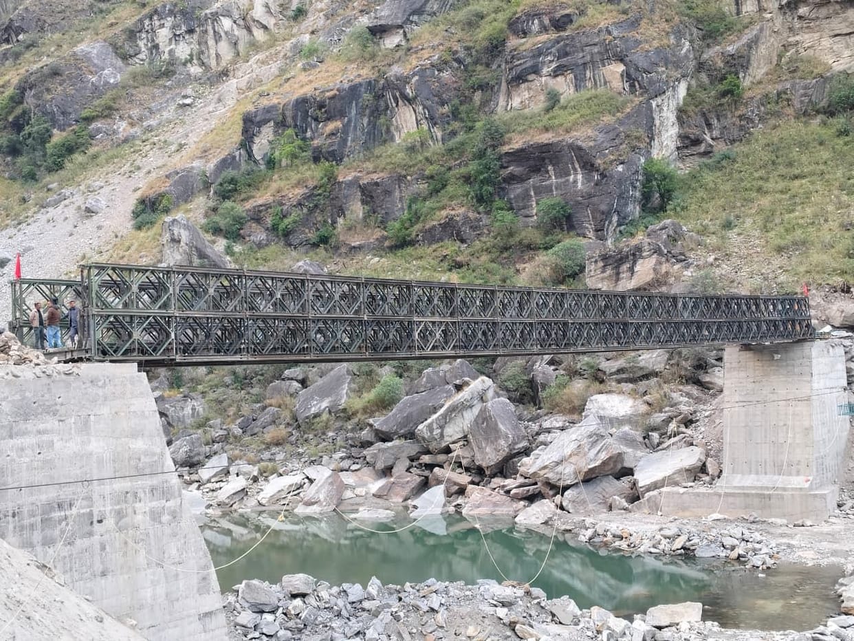 A 200-feet-long bridge over the Sutlej River was built in 10 days, becoming an alternative to the NH