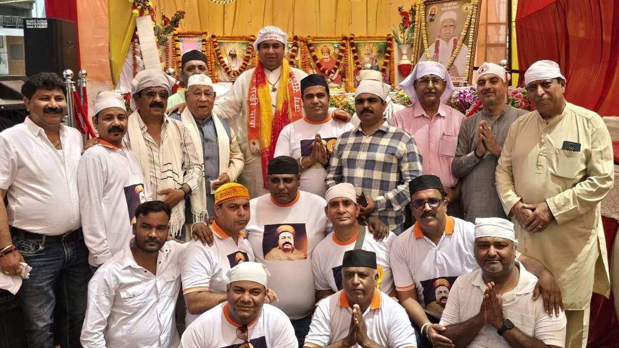The Sindhi community celebrated the birth anniversary of Sant Kanwarram Sahib.