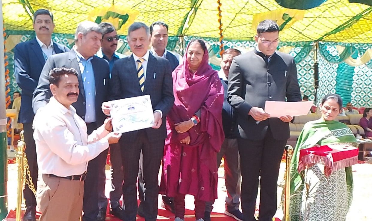 Shailesh, who pulled 100 people back from the brink of death, receives a letter of appreciation.