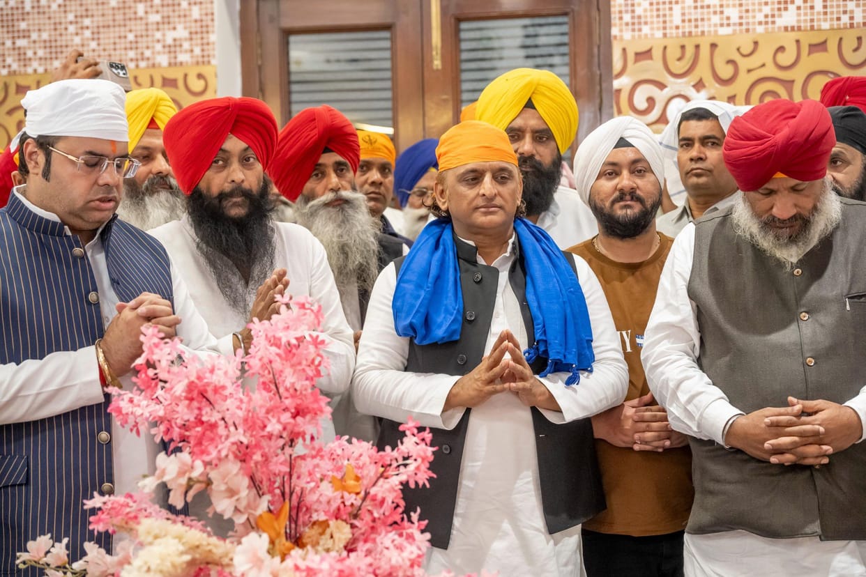 Akhilesh Yadav paid obeisance at the Sadar Gurdwara.