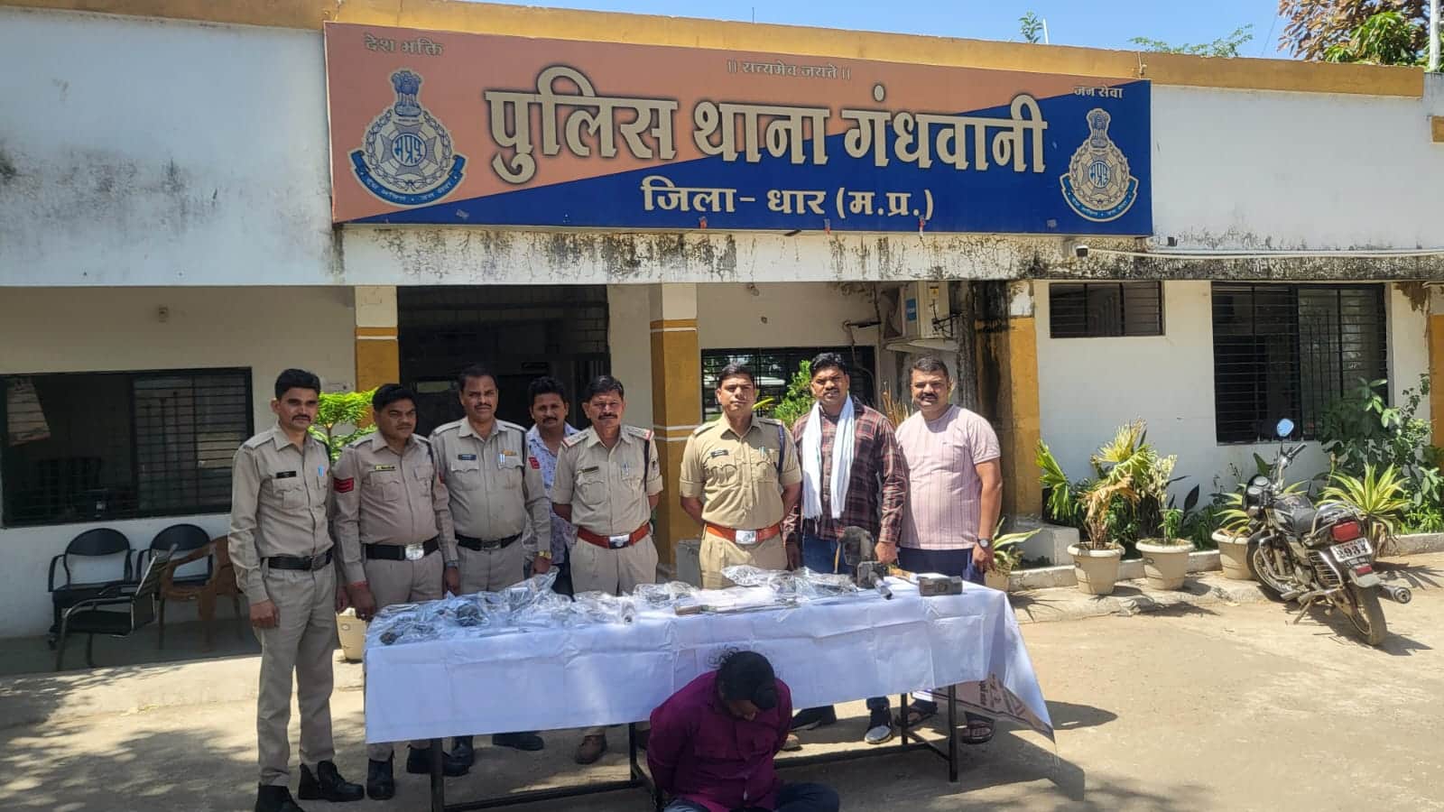 अवैध रूप से हथियार बनाने वाली फैक्ट्री का भंडाफोड़