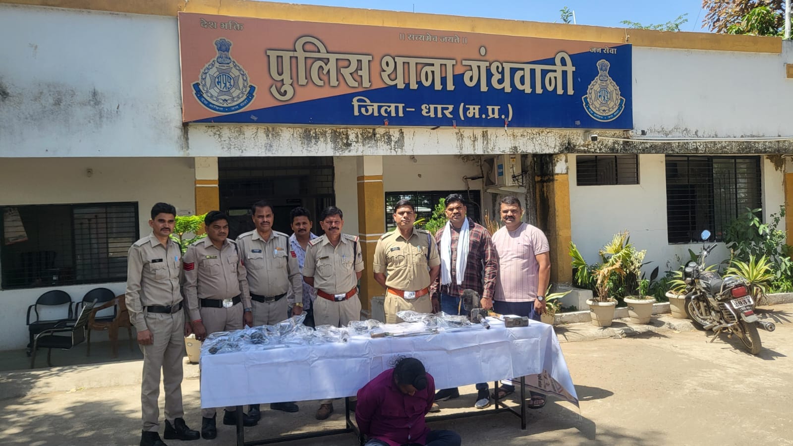 अवैध रूप से हथियार बनाने वाली फैक्ट्री का भंडाफोड़
