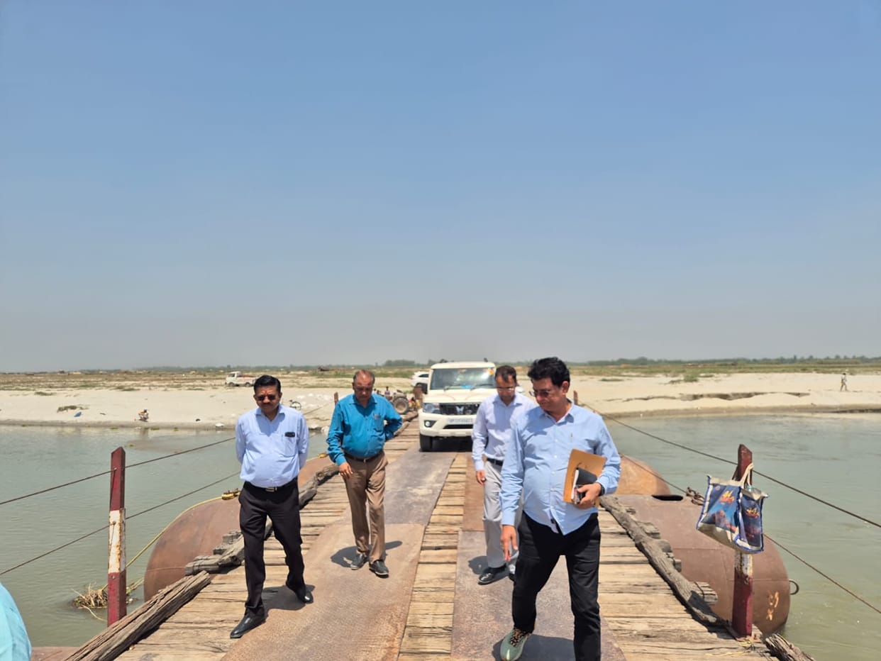 Heavy vehicles will not be allowed on the pontoon bridge, only bikes and cars will be able to pass