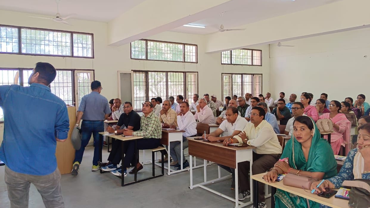 Census Preparations During 'Pravesh Utsav' Are Weighing Heavily on StudentsCensus Preparations During 'Pravesh Utsav' Are Weighing Heavily on Students