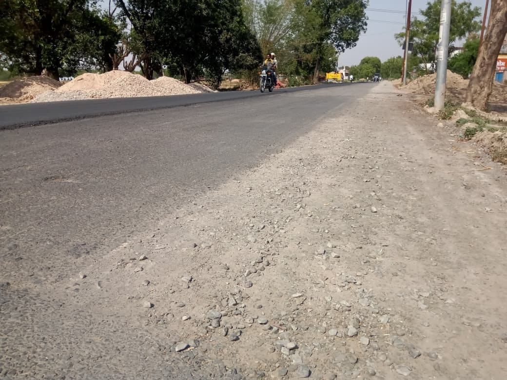 Construction of 37 roads worth 15 billion has been halted for 10 days due to non-availability of tar coal