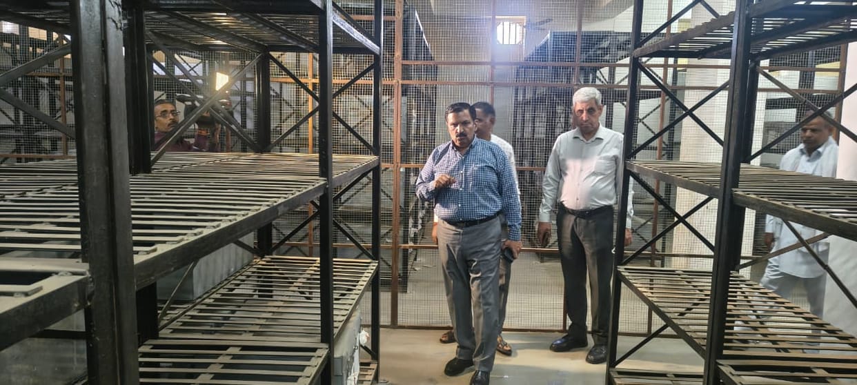Deputy Commissioner inspected the EVM warehouse and gave necessary instructions
