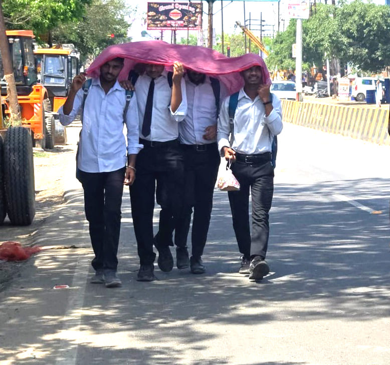 Drizzle at night and people scorching in the bright sun as soon as the day breaks