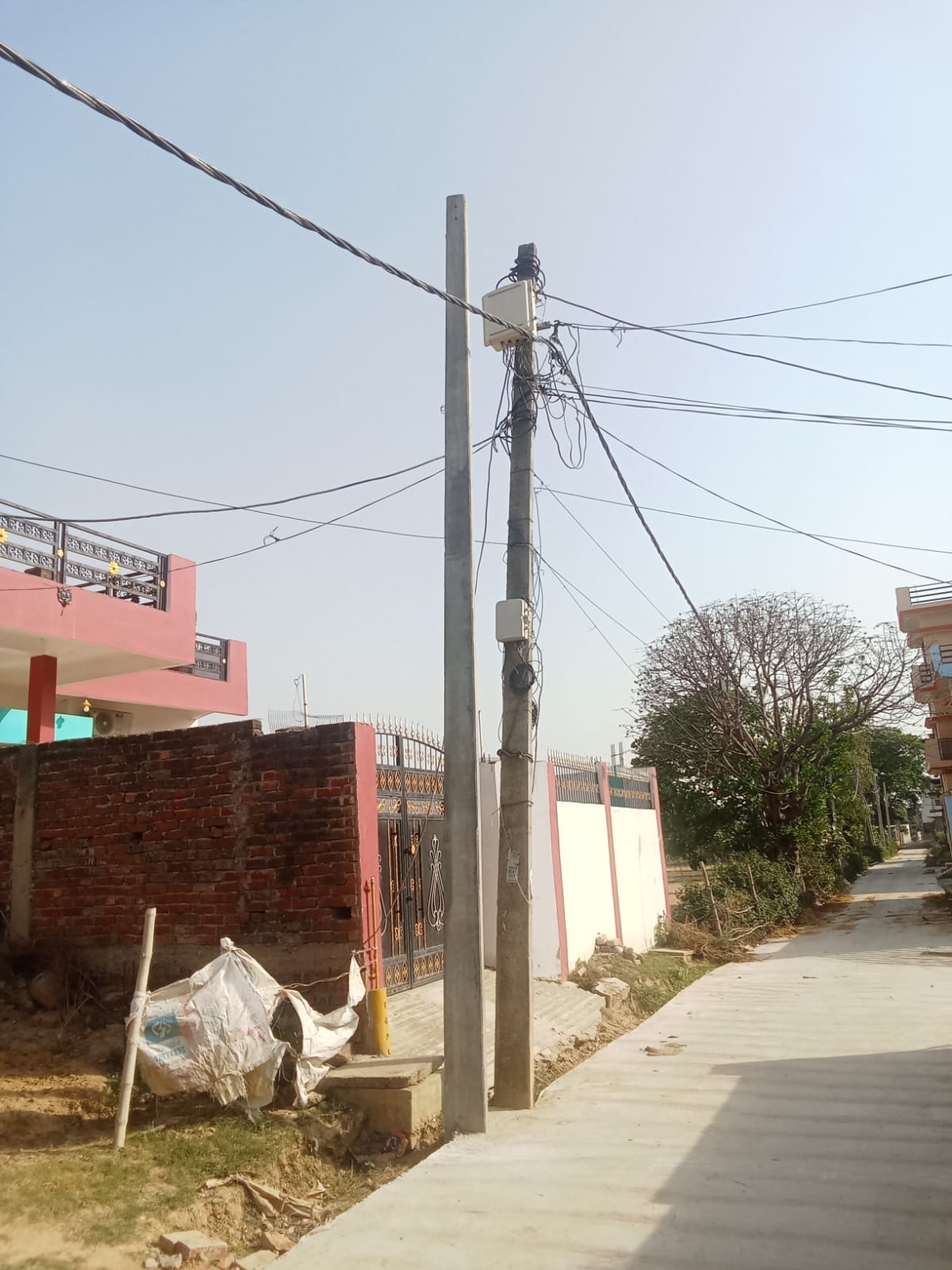 The line did not run on the new pole, supply from the old damaged poles