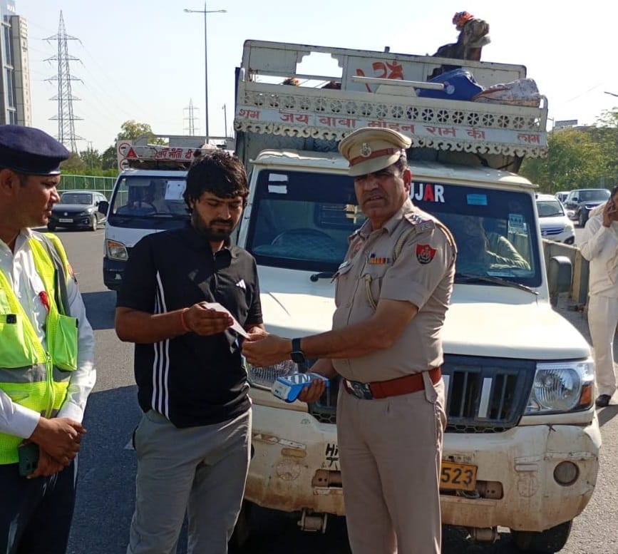 Challans Issued to 3,778 Drivers for Lane Change Violations