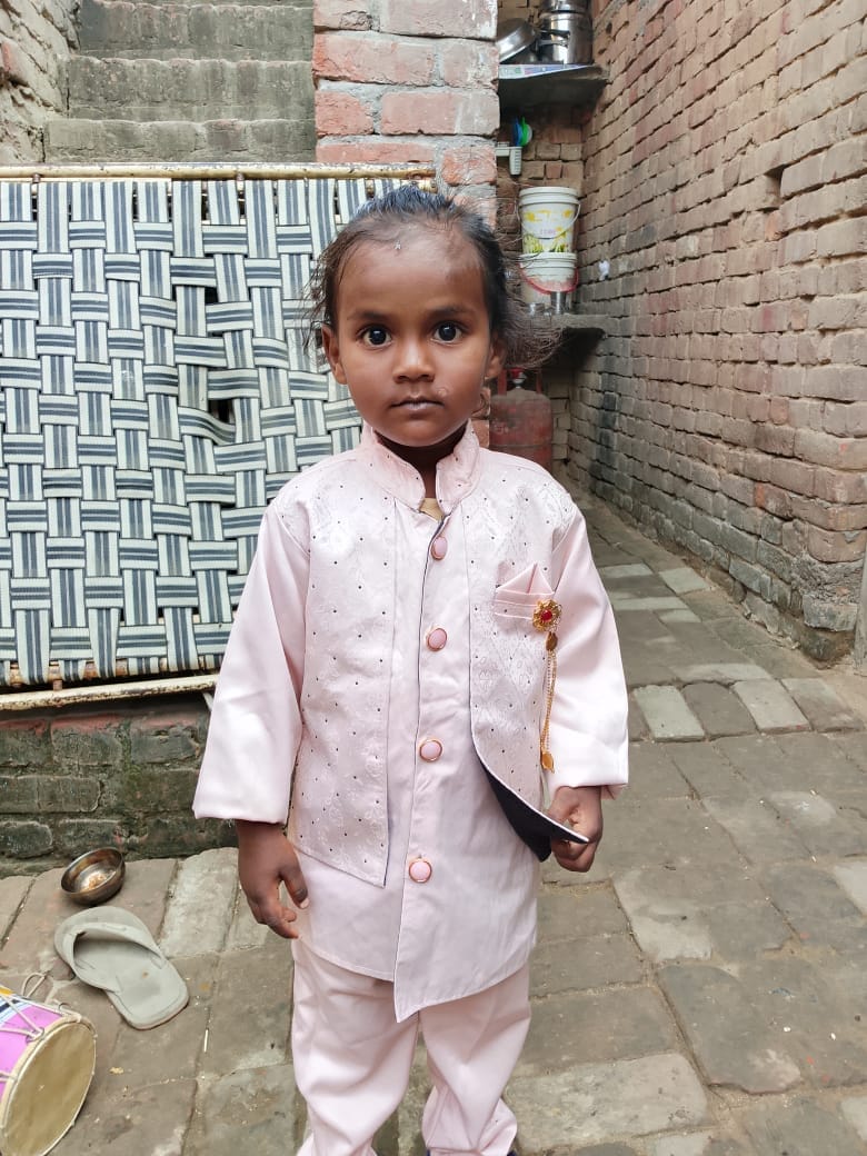 A wall fell on an infant drinking milk in the courtyard, and he died after being buried under the rubble
