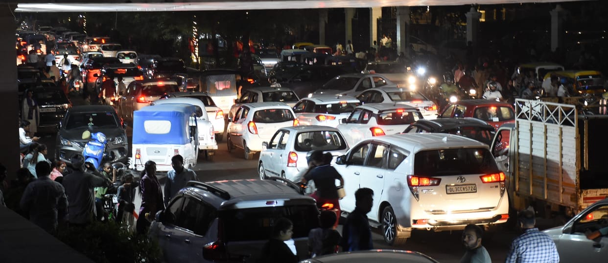 Road jam from Polytechnic Square to Fun Mall, people stranded