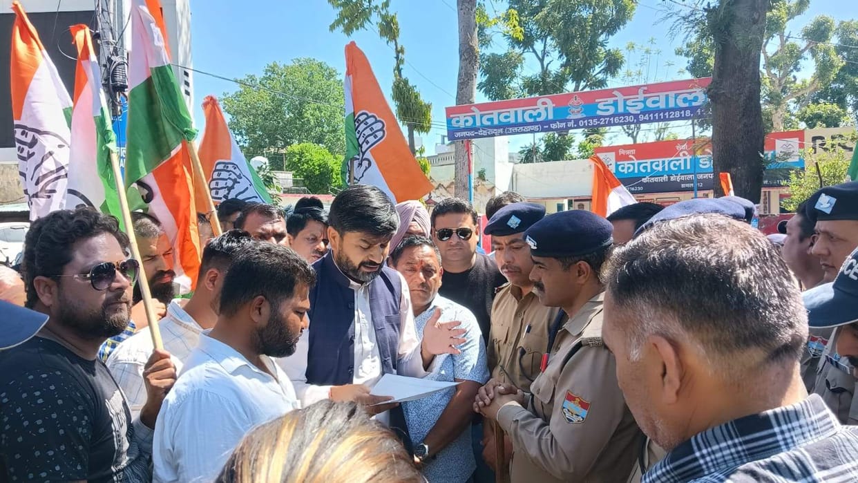 Congress workers were stopped by the police