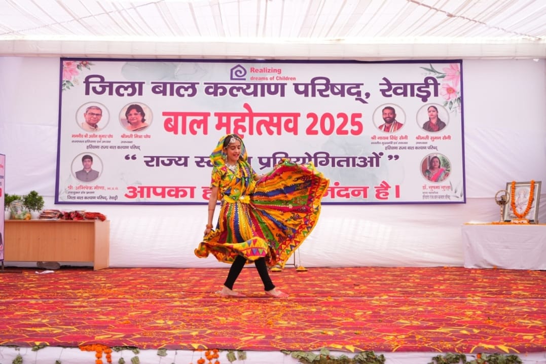 Children enthralled the audience with their dance at the state-level festival.