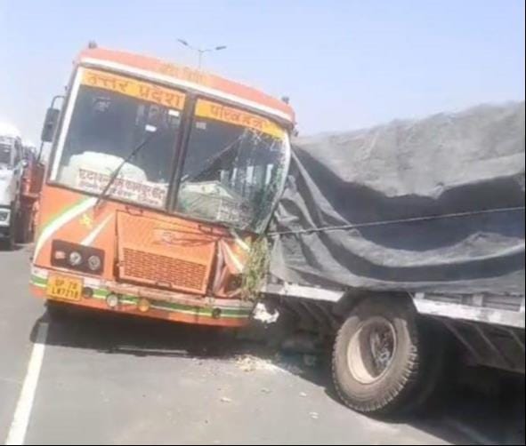 Roadways bus hits a parked tractor, driver crushed