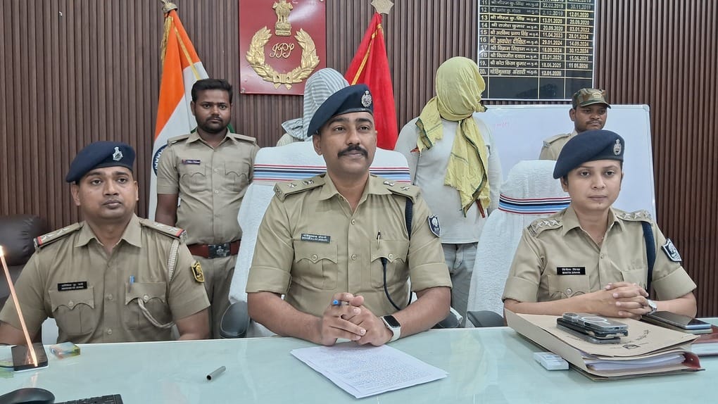 prostitution racket busted hotel manager and liner arrested hotel operator absconding Muzaffarpur Bihar