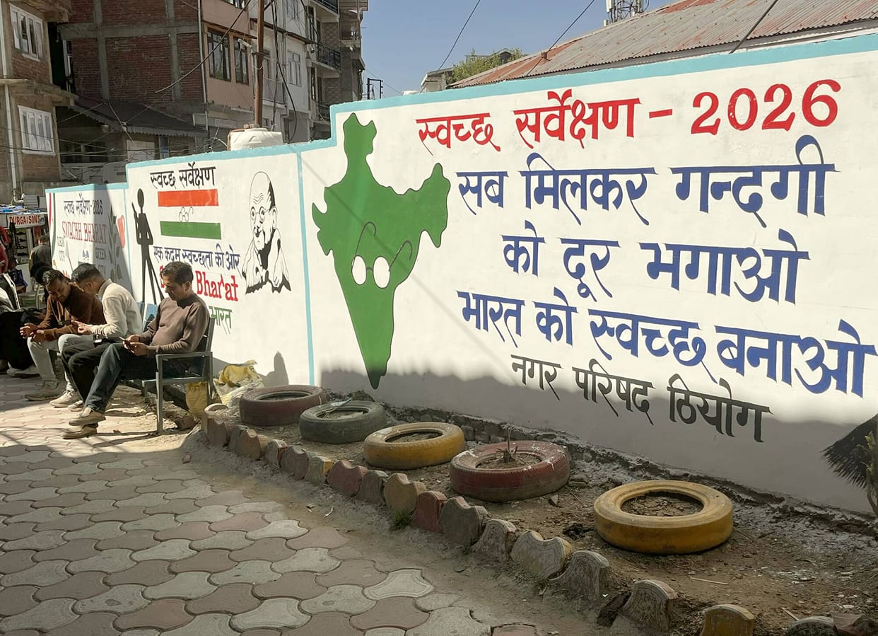 The message conveyed by the paintings on the walls of Theog town