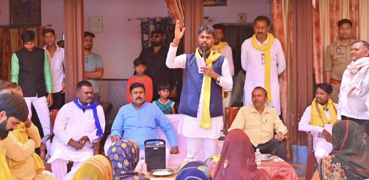SP locks the thoughts of Dalits by garlanding them: Arun Rajbhar