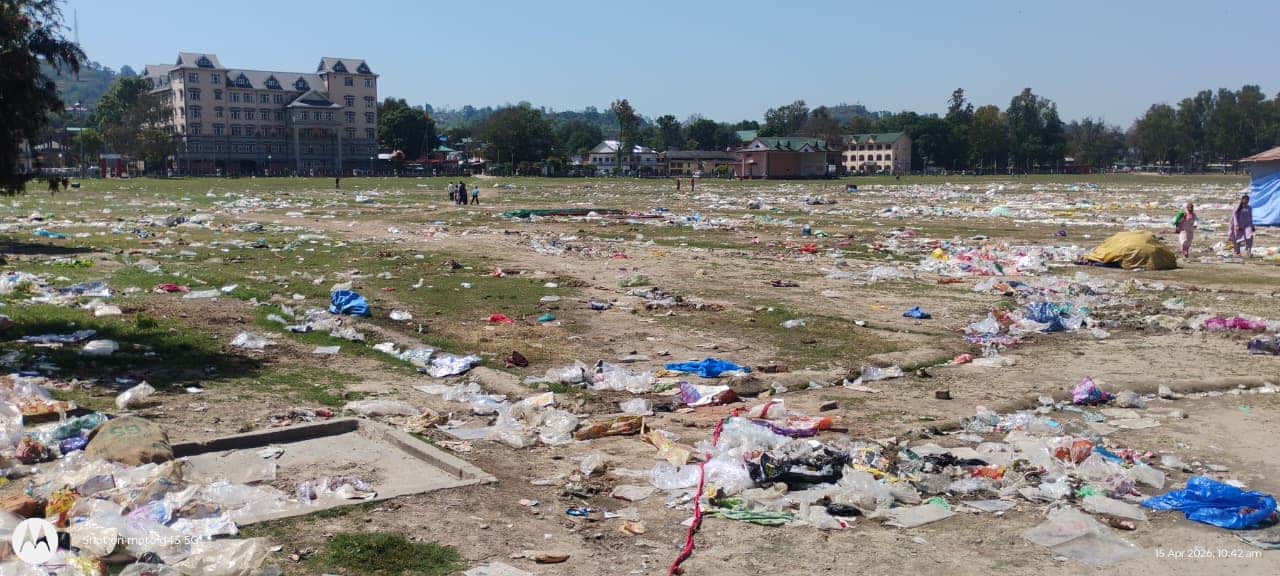 ऐतिहासिक चौगान सुजानपुर में फैली गंदगी। संवाद