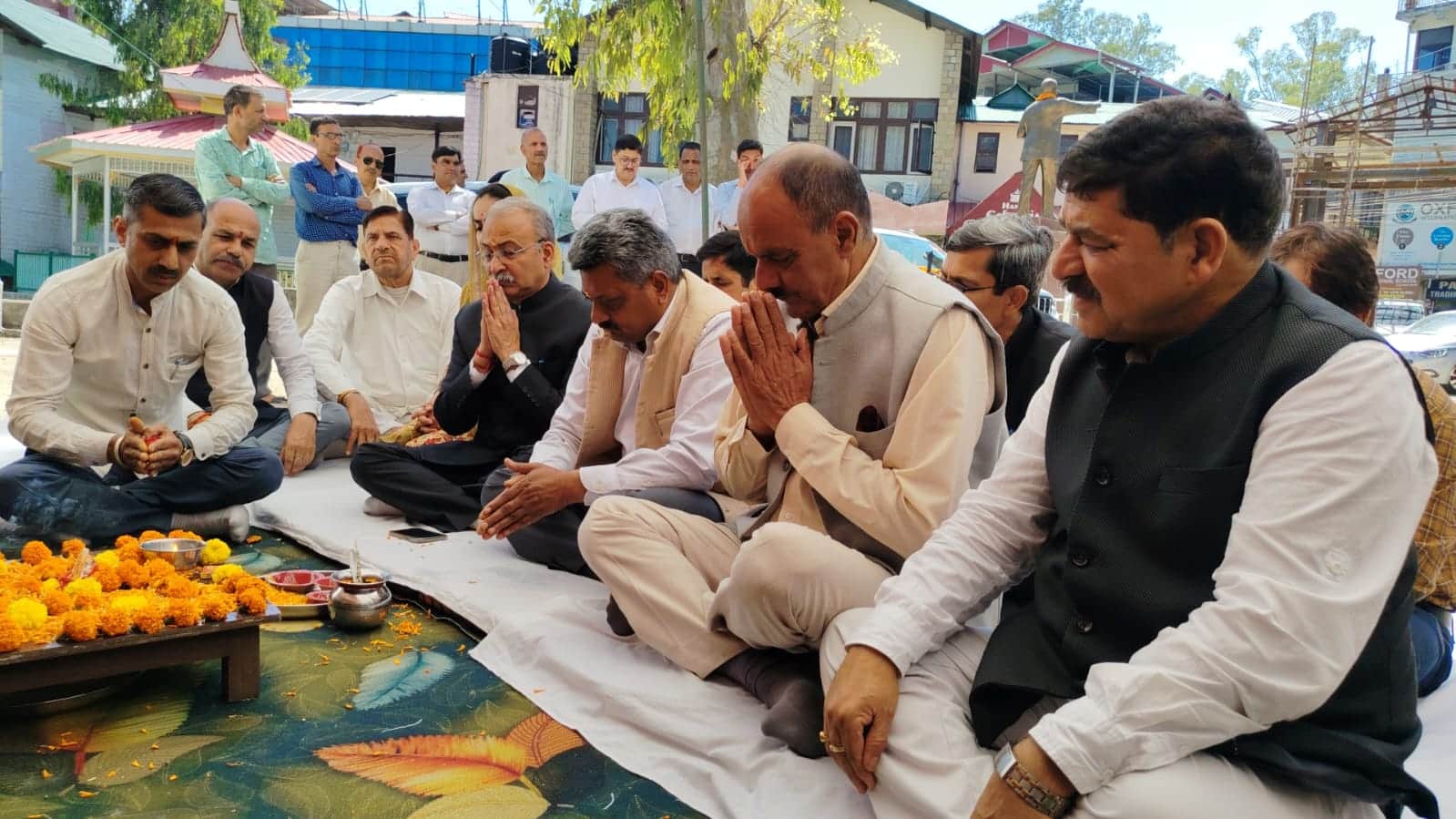 भोरंज के विधायक सुरेश कुमार और मुख्यमंत्री के राजनीतिक सलाहकार सुनील शर्मा बिट्टू उपायुक्त कार्