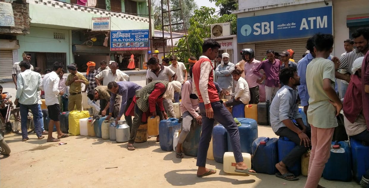 Empty tanks, people struggled for hours in the sun for petrol and diesel