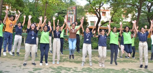 Aashna Khurana brings laurels to her name with 100% marks
