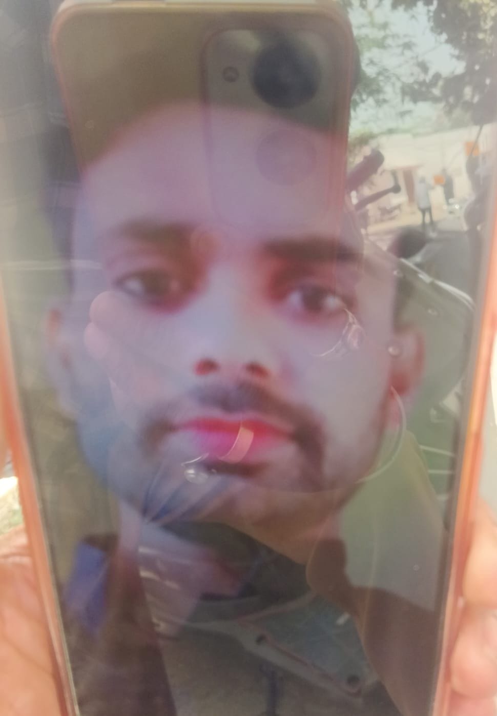 Married man consumed poison due to love affair, died during treatment