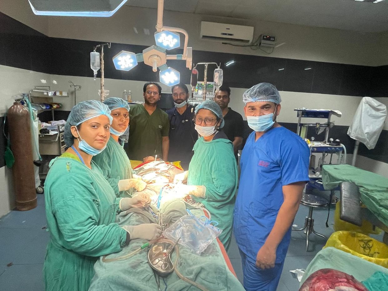 A seven-kilogram tumor was removed from the ovary.