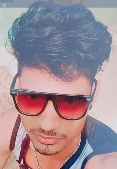 A young man committed suicide by hanging himself with a scarf at his sister's house.
