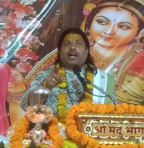 गोपालापुर में गांव में श्रीमद्भागवत कथा सुनाते रामानंद महाराज। संवाद