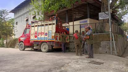 LPG Shortage in Agra Schools: Mid-Day Meals Being Cooked on Wood Stoves
