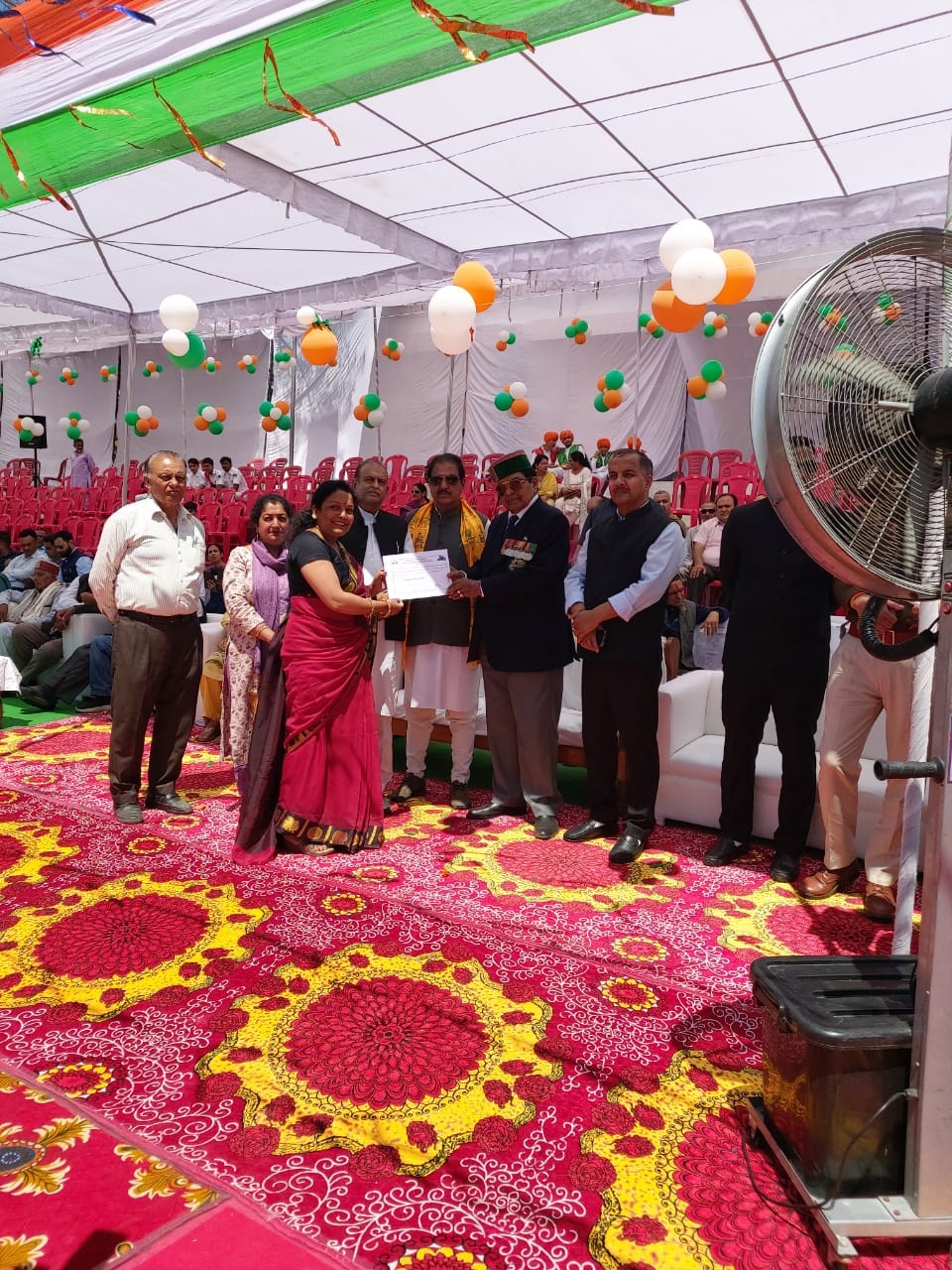 Teacher Saroj honored on district level Himachal Day