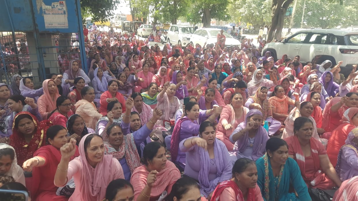 Anganwadi workers staged a sit-in protest due to non-payment of honorarium.